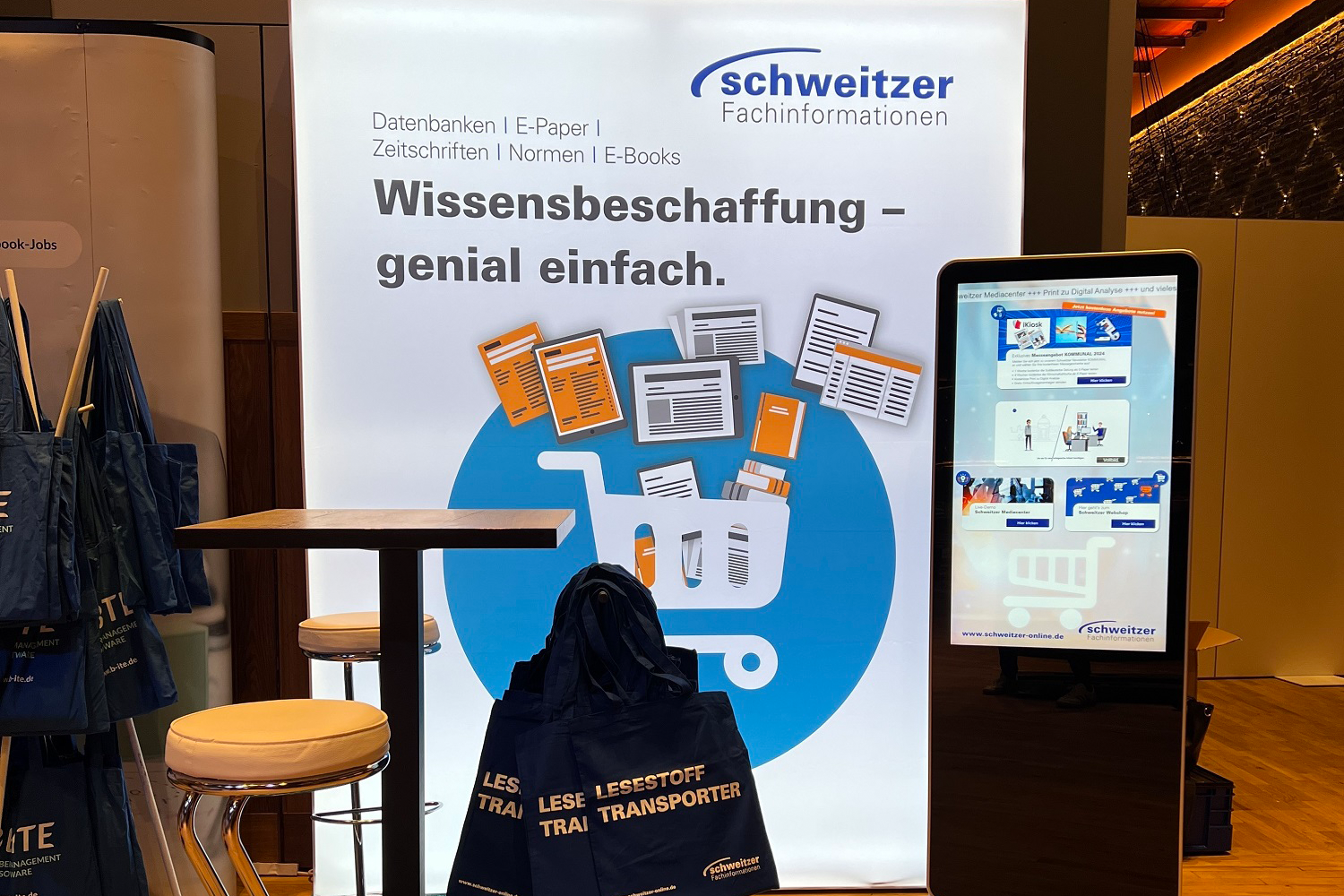 Bild des Messestandes von Schweitzer beim AKDB Kommunalforum