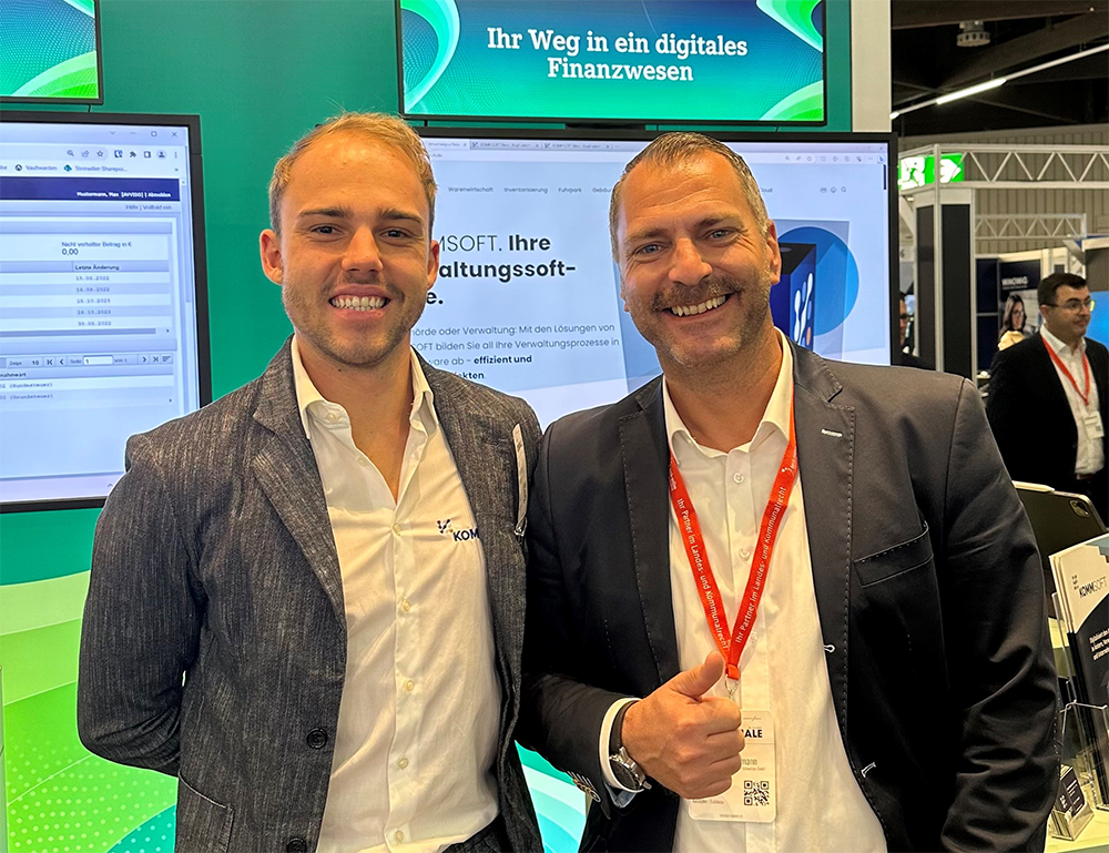 Bild von Stefan Mietz vom Team Kommunal, der den Digital Award entgegennimmt