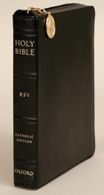 Cover: The Revised Standard Version Catholic Bible, Compact Edition, Zipper Duradera - Oxford University Press Inc