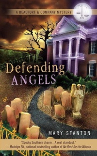 Enlarge image Cover: Defending Angels - Berkley