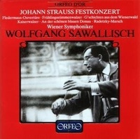 Abbildung von: Johann Strauss Festkonzert/Fledermaus-Ouvertüre/+ - Naxos Deutschland Musik & Video Vertriebs-GmbH / Poing