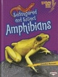 Cover: Endangered and Extinct Amphibians - Lerner Publications (Tm)