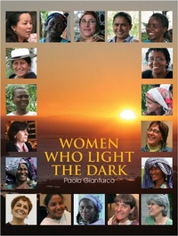 Abbildung von: Women Who Light The Dark - powerHouse Books,U.S.
