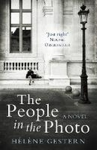 Enlarge image Cover: The People in the Photo - Gallic Books