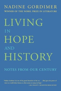 Abbildung von: Living in Hope and History - Farrar, Straus and Giroux