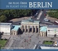 Cover: Im Flug &uuml;ber Berlin - Hinstorff