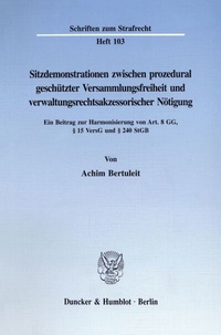 Abbildung von: Sitzdemonstrationen zwischen prozedural geschützter Versammlungsfreiheit und verwaltungsrechtsakzessorischer Nötigung. - Duncker & Humblot