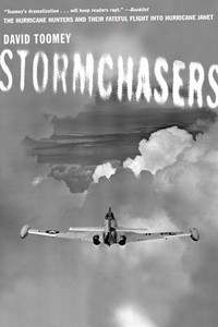 Abbildung von: Stormchasers: The Hurricane Hunters and Their Fateful Flight into Hurricane Janet - W. W. Norton & Company