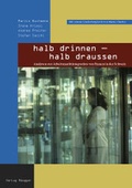 Cover: halb drinnen - halb draussen - R&uuml;egger