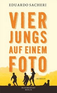 Abbildung von: Vier Jungs auf einem Foto - Berlin Verlag