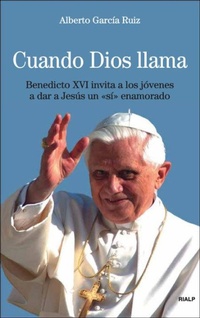 Abbildung von: Cuando Dios llama : Benedicto XVI invita a los jóvenes a dar a Jesús un sí enamorado - Ediciones Rialp, S.A.