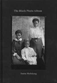 Abbildung von: The Black Photo Album - Steidl