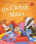 Cover: Cyfres Draenog Bach: Un Cwtsh Mawr - Gomer Press