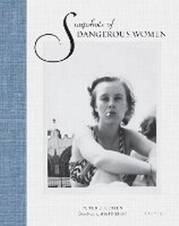 Abbildung von: Snapshots of Dangerous Women - Universe Publishing
