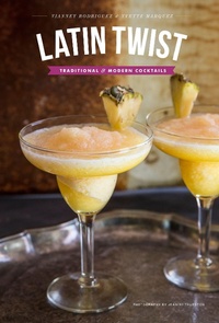 Abbildung von: Latin Twist: Traditional and Modern Cocktails - Hippocrene Books Inc.,U.S.
