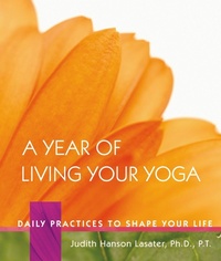 Abbildung von: A Year of Living Your Yoga - Rodmell Press