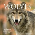 Cover: Wolves - Voyageur Press