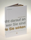 Cover: Es kommt nicht darauf an wer Sie sind, sondern wie Sie wirken - Spiegelberg Verlag