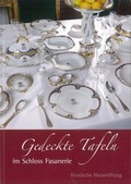 Cover: Gedeckte Tafeln im Schloss Fasanerie - Hessische Hausstiftung