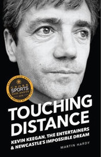 Abbildung von: Touching Distance - De Coubertin Books