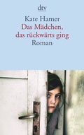 Cover: Das M&auml;dchen, das r&uuml;ckw&auml;rts ging - dtv
