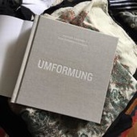 Enlarge image Cover: UMFORMUNG - Eintagsmuseum
