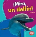 Cover: !Mira, un delfin! (Look, a Dolphin!) - Lerner Publishing Group