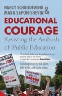 Bild: Educational Courage - Beacon Press