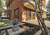 Enlarge image Cover: Sanjay Patil - Nesting in Nature - Edition Axel Menges
