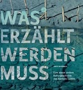 Cover: Was erz&auml;hlt werden muss - Kauf + Lies
