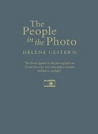 Enlarge image Cover: The People in the Photo - Gallic Books