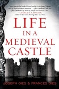 Abbildung von: Life in a Medieval Castle - HarperCollins e-books