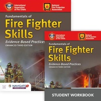 Abbildung von: Fundamentals of Fire Fighter Skills Includes Navigate 2 Premier Access + Fundamentals of Fire Fighter Skills Student Workbook - Jones and Bartlett Publishers, Inc