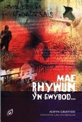 Cover: Cyfres Dal y Gannwyll: Mae Rhywun yn Gwybod... - Gwasg Carreg Gwalch
