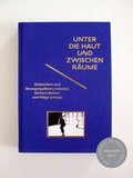 Cover: UNTER DIE HAUT UND ZWISCHEN R&Auml;UME - steptext dance project
