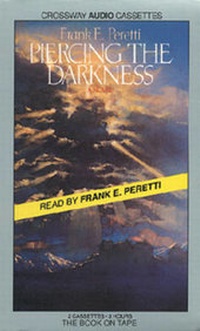 Abbildung von: Piercing the Darkness - Crossway Books