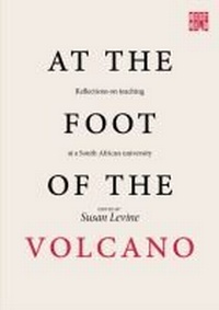 Enlarge image Cover: At the foot of the volcano - BestRed
