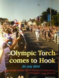 Abbildung von: Olympic Flame Comes to Hook - 24th July 2012 - Mark Davison