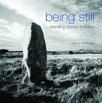 Abbildung von: Being Still: Standing Stones in Wales - Oro Editions