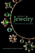 Cover: Looking at Jewelry (Looking at series) - A Guide to Terms, Styles, and Techniques - Getty Publications