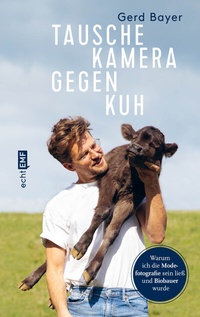Abbildung von: Tausche Kamera gegen Kuh - Edition Michael Fischer / EMF Verlag