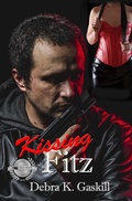 Cover: Kissing Fitz (Fracktown Gumshoe, #4) - Debra Gaskill