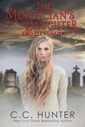 Cover: The Mortician's Daughter: Two Feet Under - Christie Craig