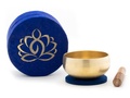 Cover: Gegossene Meditations-Klangschale mit hellerem Klang in einer farbenfrohen Geschenk-Box in Blau aus handgesch&ouml;pftem nepalesischen Naturpapier mit Aufdruck und Inspirationsspruch zum Thema 'Meditation'. Inklusive Kl&ouml;ppel und Filzpad. - Klangschalen-Center GmbH