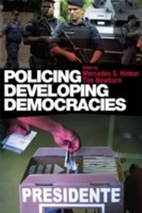 Abbildung von: Policing Developing Democracies - Routledge