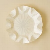 Abbildung von: Flexible Hanji-Papierschale Lotusblatt (M) Weiß - Ablage / Servierschale aus traditionellem Hanji-Papier - Bookchair
