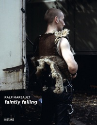 Abbildung von: Faintly Falling - DISTANZ Verlag