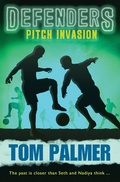 Cover: Pitch Invasion - Barrington Stoke Ltd