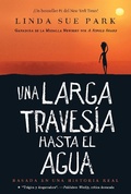Cover: Una larga travesia hasta el agua - Clarion Books