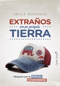 Cover: Extra&ntilde;os en su propia tierra - CAPIT&Aacute;N SWING LIBROS